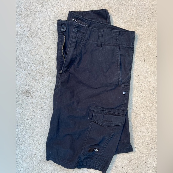 Men's Oakley Shorts Black Solid 32 Cargo Pocket Zip Beach Summer Flat Casual - Picture 11 of 11